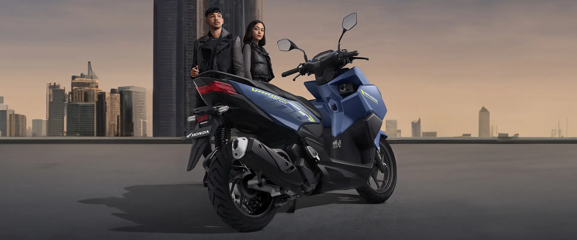 202604 Vario 160 head ad 1