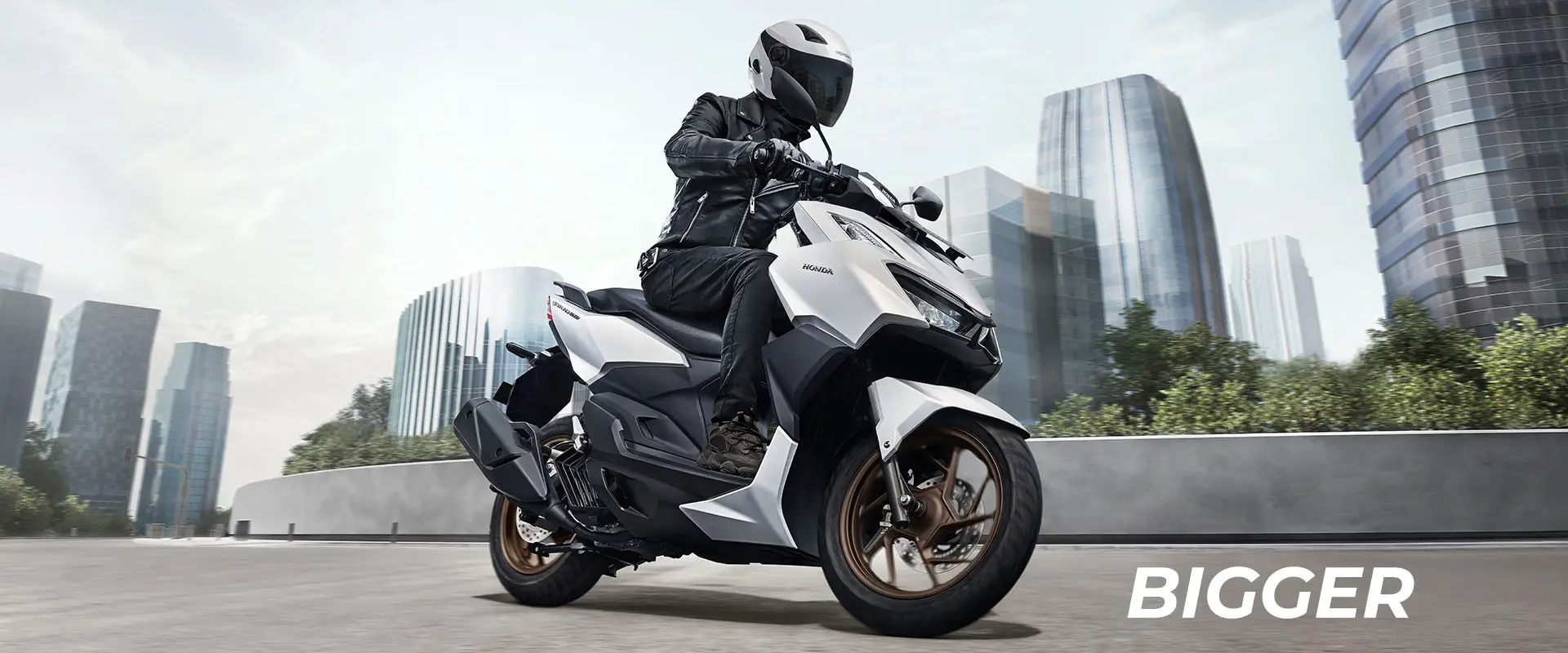 202604 Vario 160 head ad 2